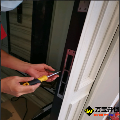 防盗门锁坏了打不开门怎么办？莱芜市医院附近开锁公司电话